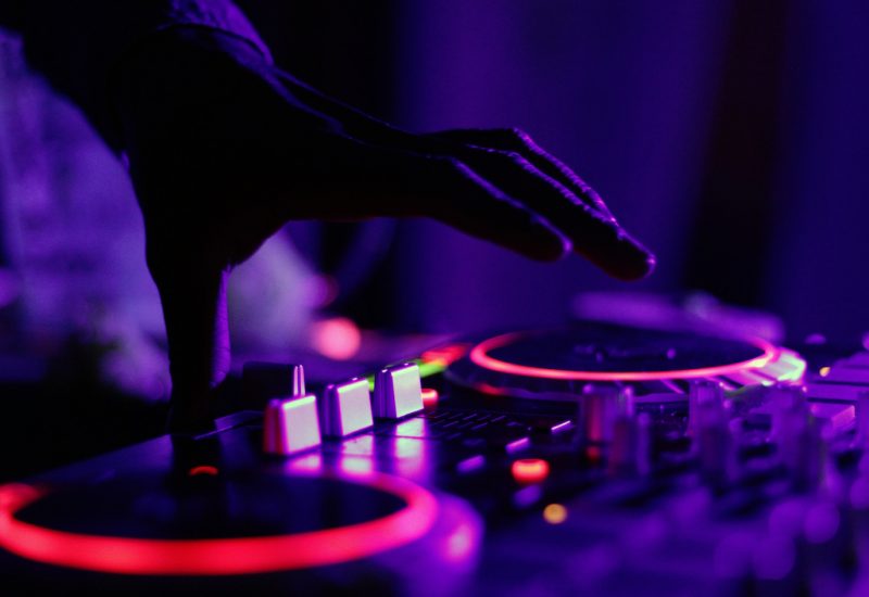 Great Tips To Consider Before Choosing A Wedding DJ Kent!