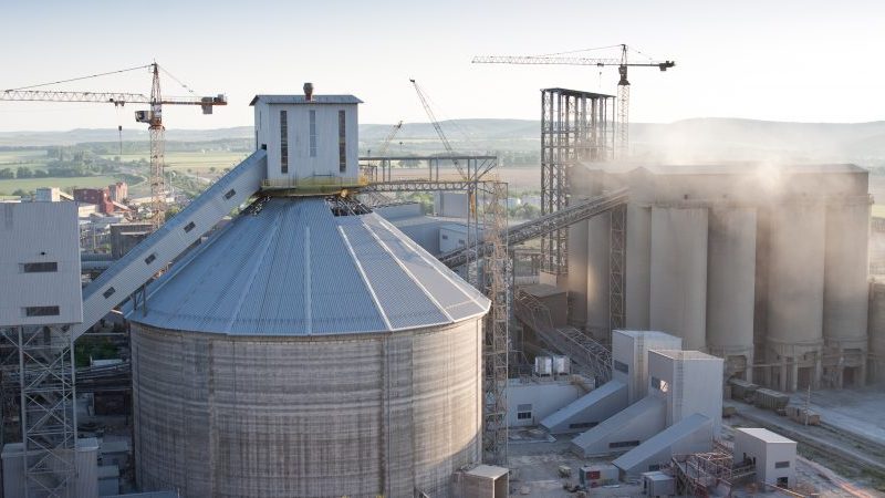 Which Industries Use Storage Silos For Bulk Material Handling?