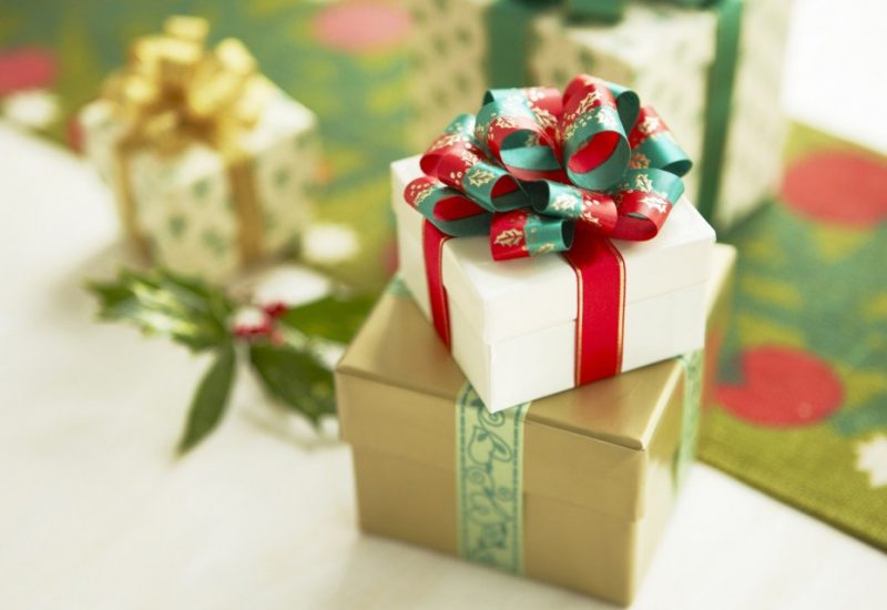 Pamper Your Wife with a Perfect Gift