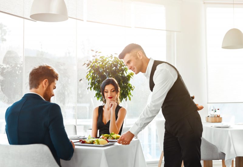 4 Innovative Designs of The Table That Will Be Best Suited For Your Restaurant